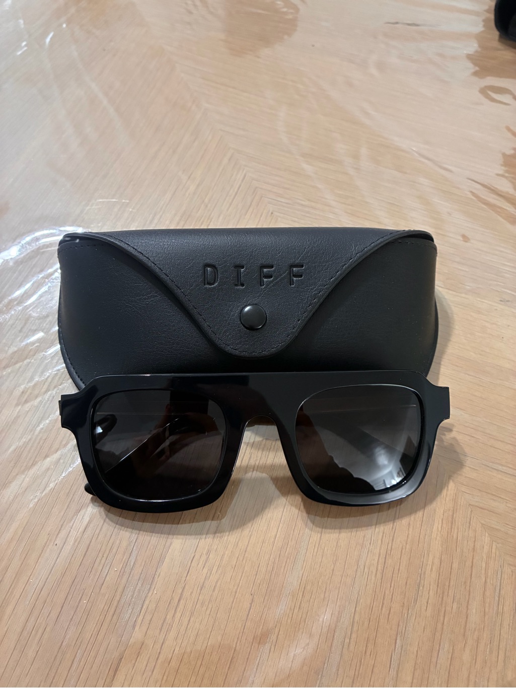 Diff Eyewear Black Sunglasses With Dark Smoke Lenses